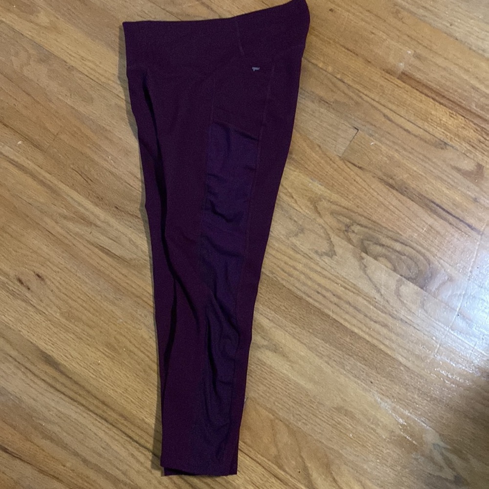 Fabletics Exercise Capris - Picture 2 of 8